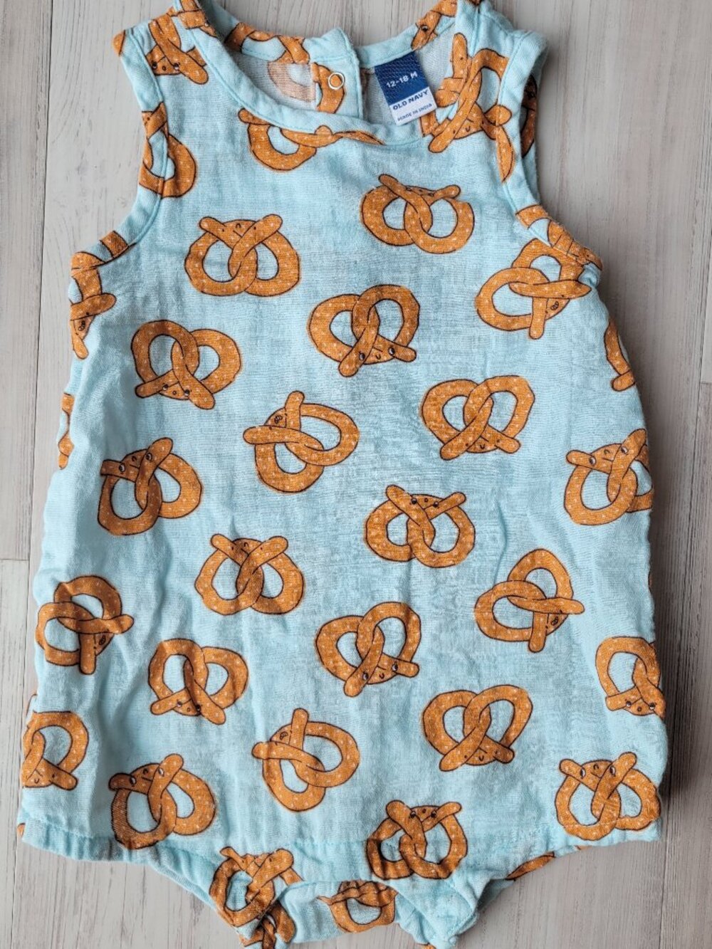 Old Navy Pretzel Jumpsuit Sleeveless Shorts Baby size 12-18 months